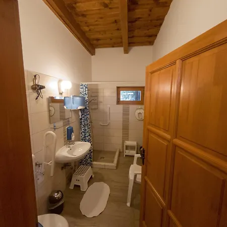 Kun Pista Vendeghaz Ii 3*