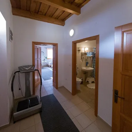 Kun Pista Vendeghaz Ii 게스트하우스