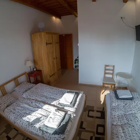 Kun Pista Vendeghaz Ii 3*